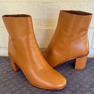 TORY BURCH BOOKE STAMPED HEEL LEATHER
BOOTIE CARMEN CORN SIZE 7